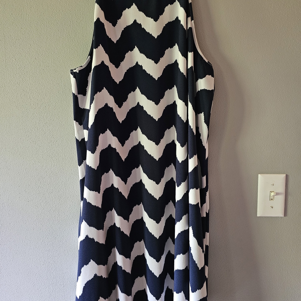 New York & Company Black and White Chevron Midi Dress